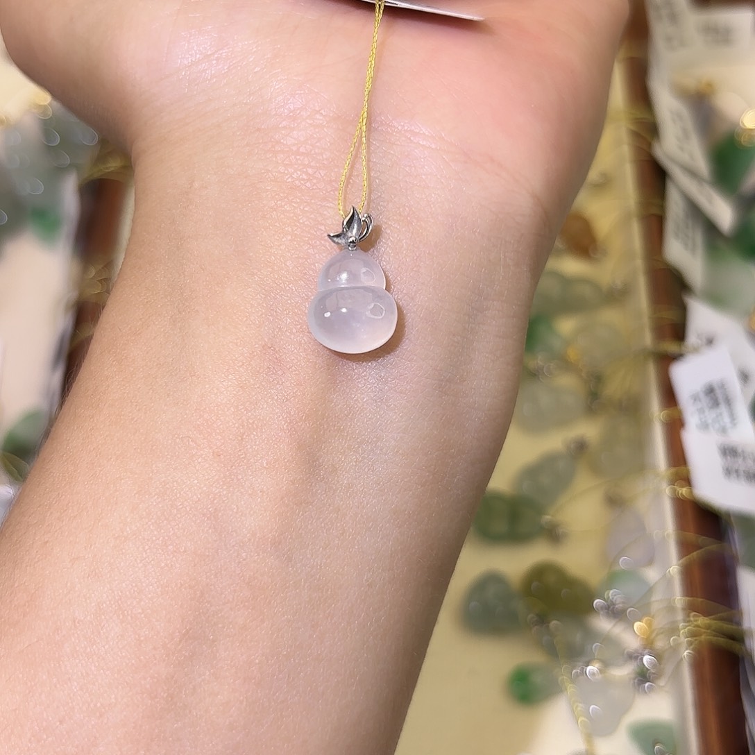 我***药翡翠18K金镶嵌颈饰