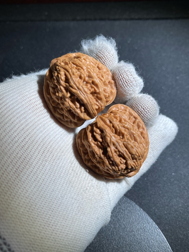 10405全品无修三角桩密纹狮子头文玩 尺寸:边36肚36高35