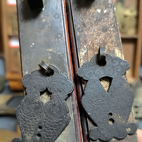 君***巅硅胶铜鱼一对，包浆自然