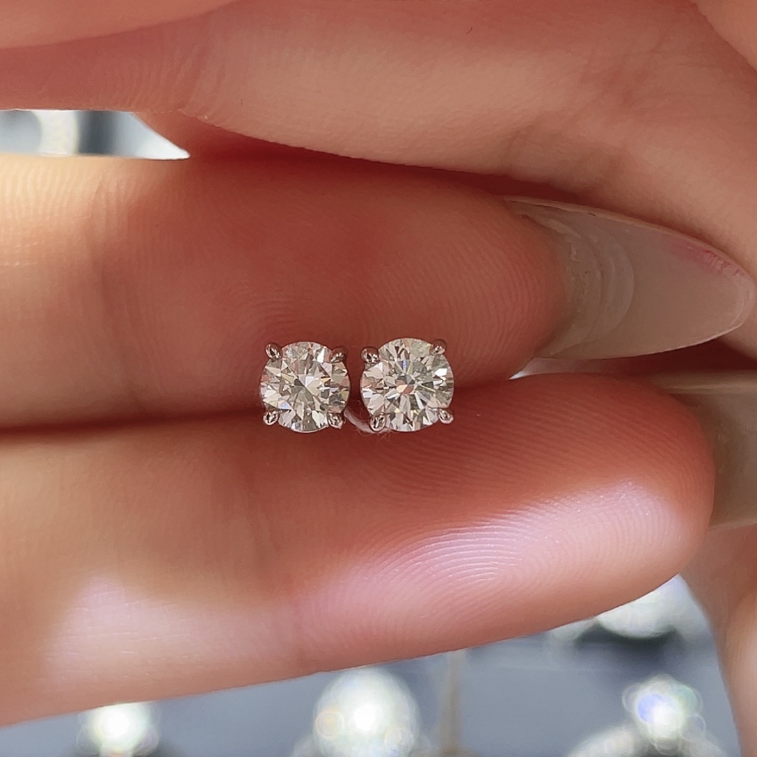 实验室培育钻石铂Pt950镶嵌0.3+0.3ct 四爪耳钉