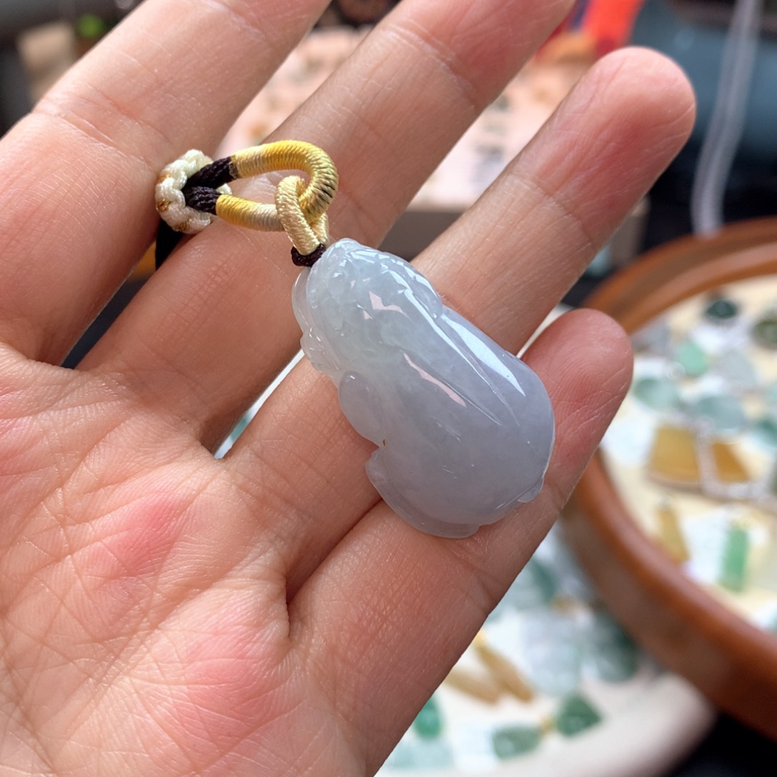 颈饰未镶嵌翡翠?**女111
