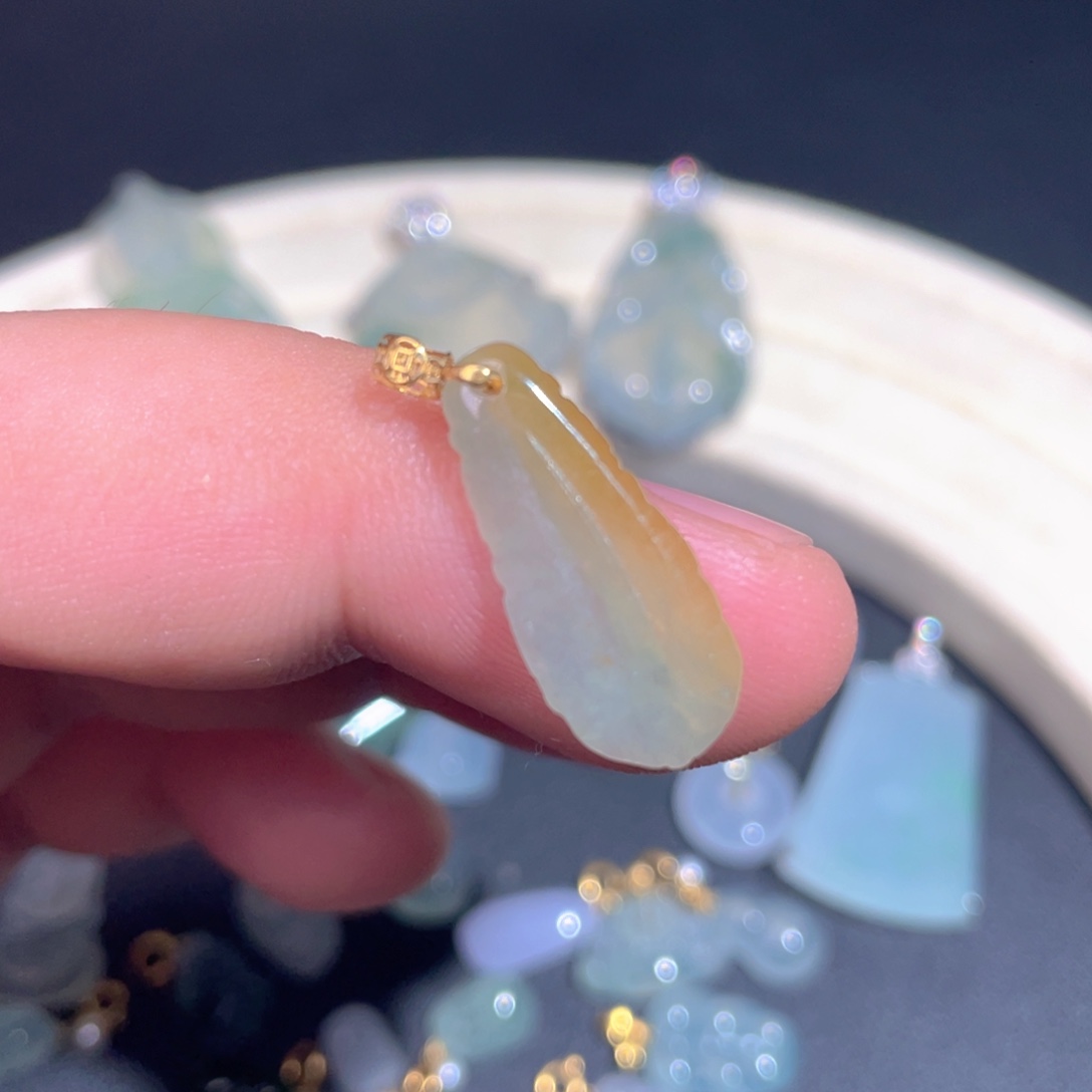 翡翠18K金镶嵌颈饰翡翠