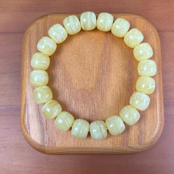 精品原矿俄料卡12.2顺纹虎皮妖花蜜蜡手串
