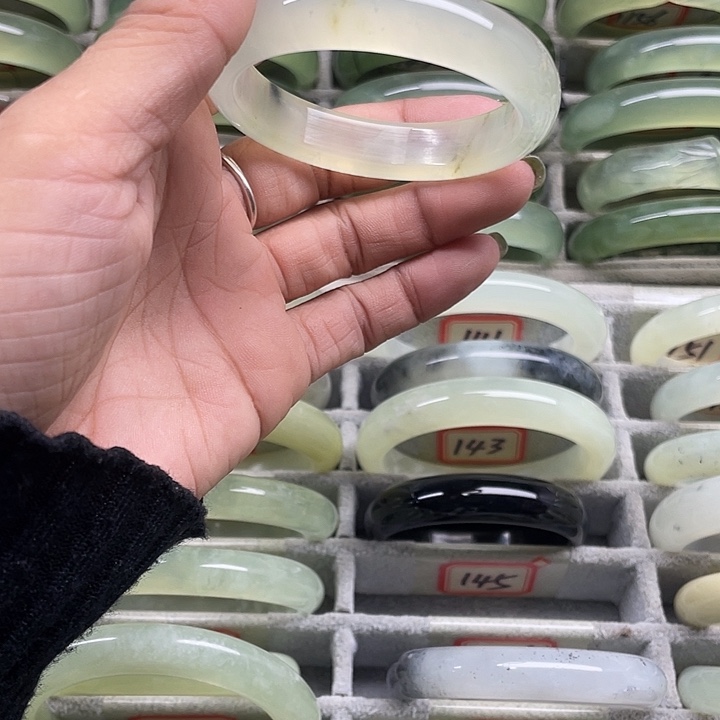 蛇纹石玉未镶嵌手镯145