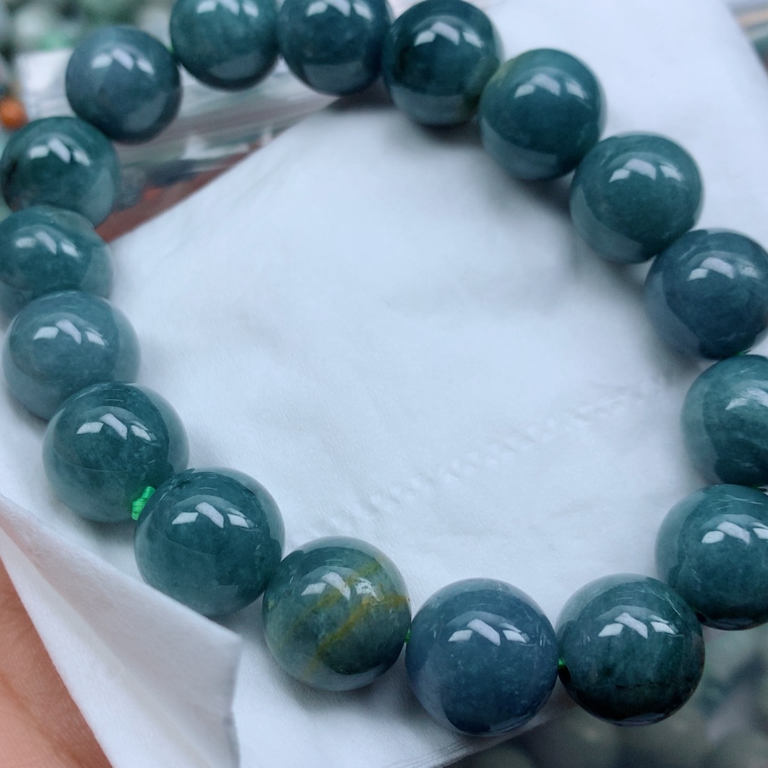 翡翠颈饰未镶嵌手串