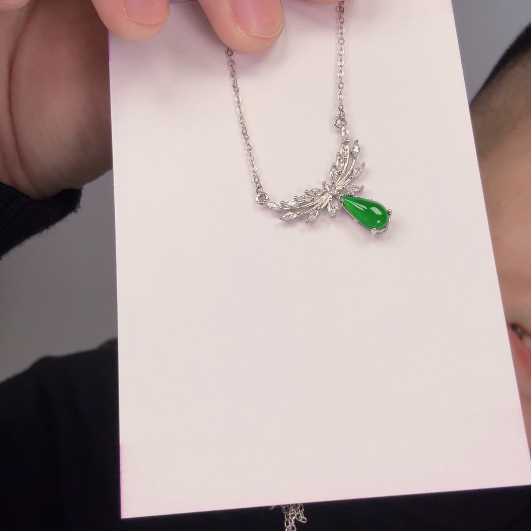 翡翠颈饰未镶嵌一件