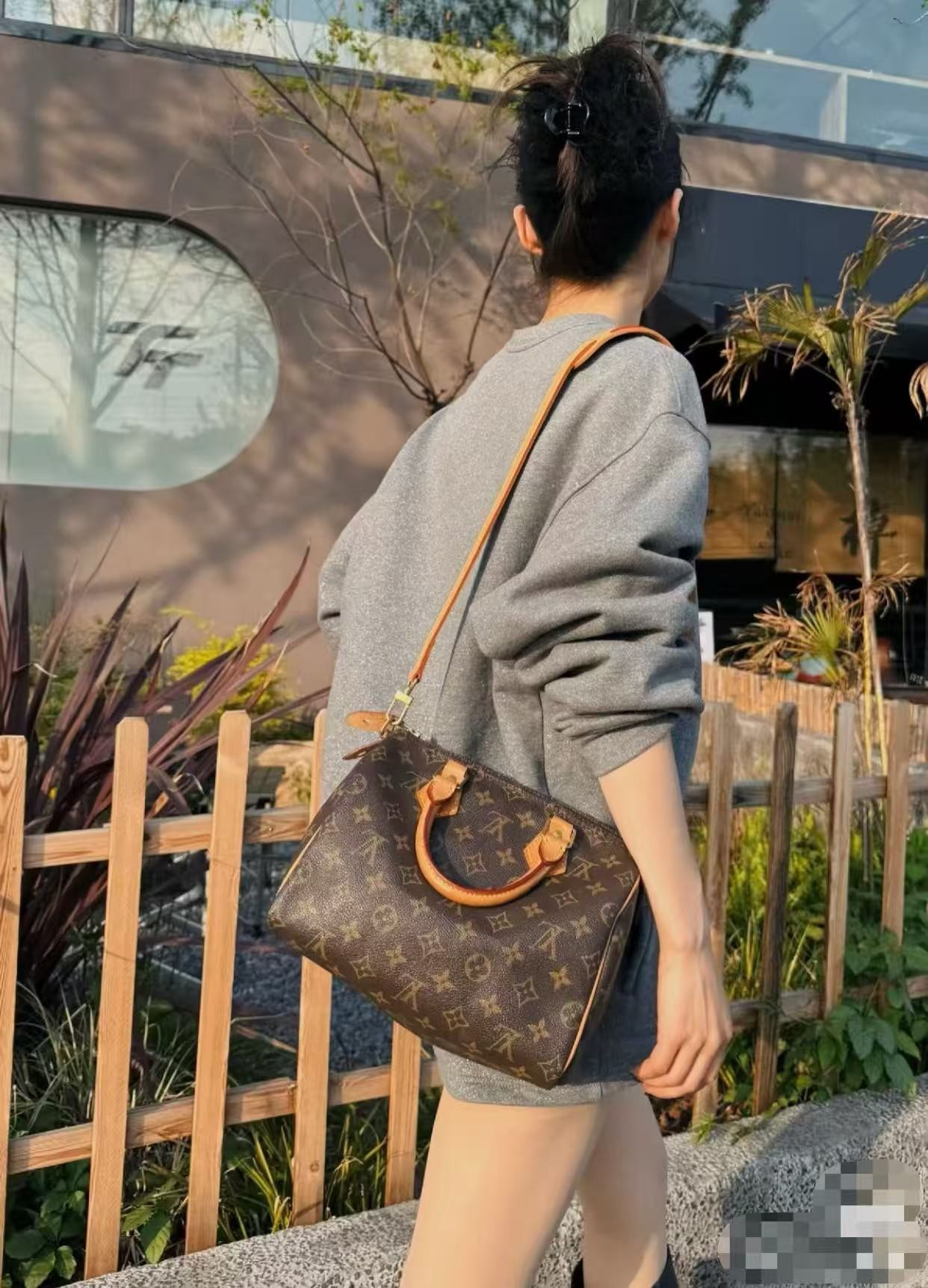 修复品LouisVuitton/路易威登中古枕头speedy 25斜挎后换植鞣革旺