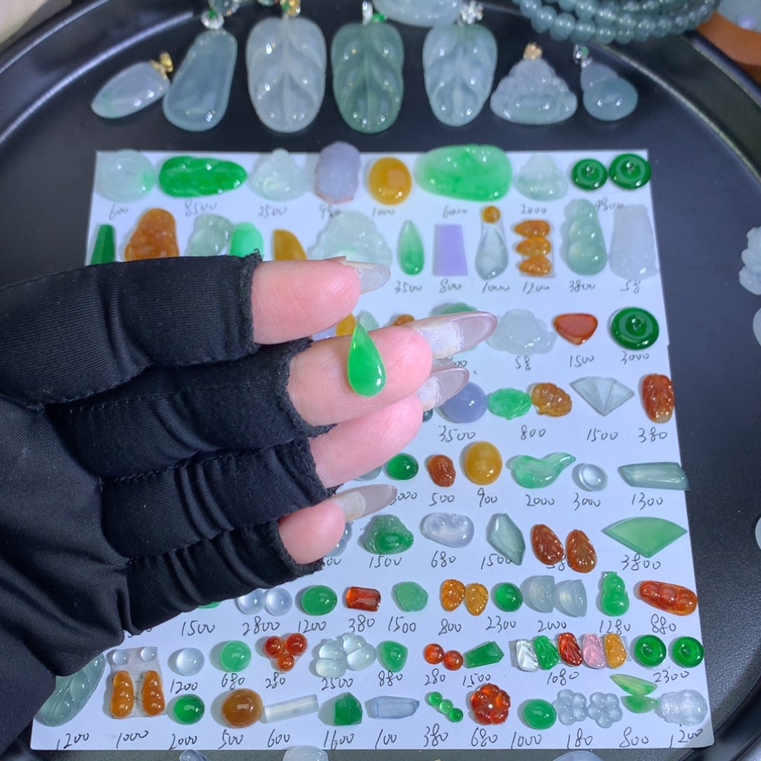 翡翠未镶嵌吊坠(不含链)绿水滴