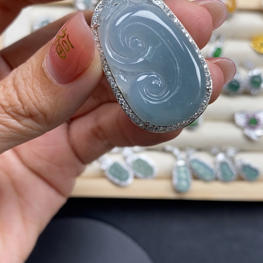 翡翠颈饰未镶嵌翡翠