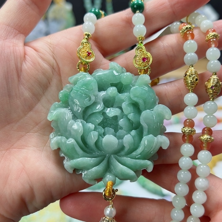 颈饰未镶嵌翡翠吊坠