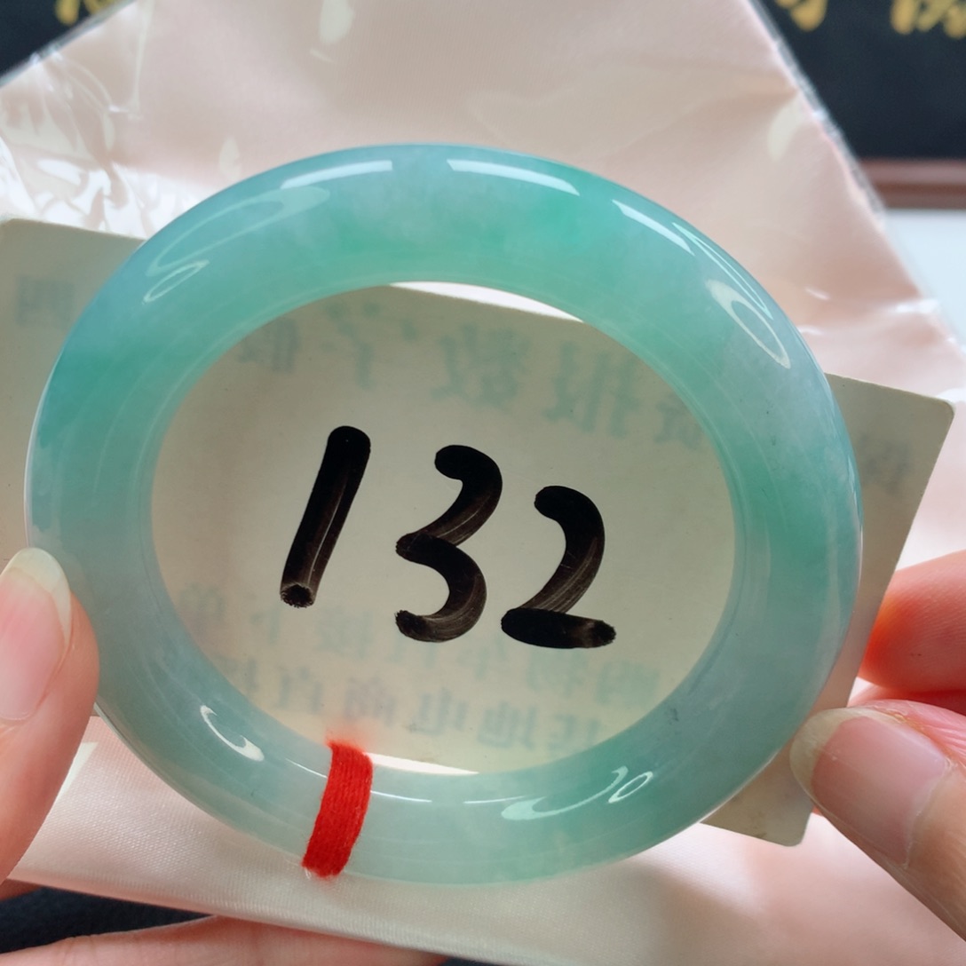 未镶嵌手镯（圆镯）翡翠圆条甜果绿