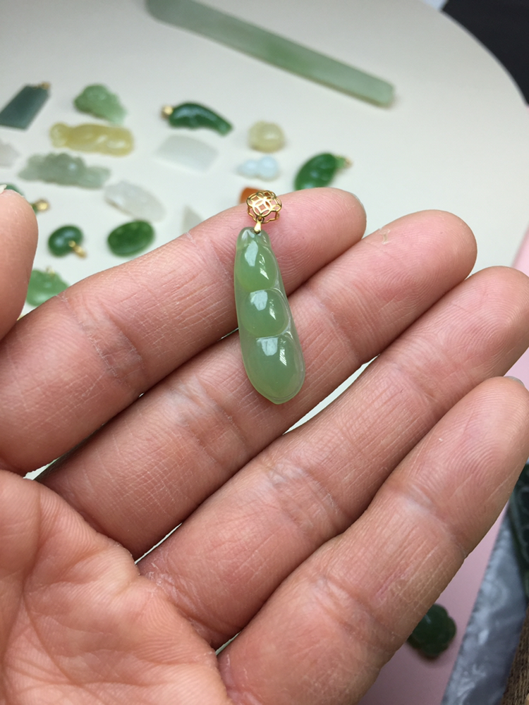 天然和田玉碧玉福豆 吊坠 18K金扣头 玉豆锁骨挂件