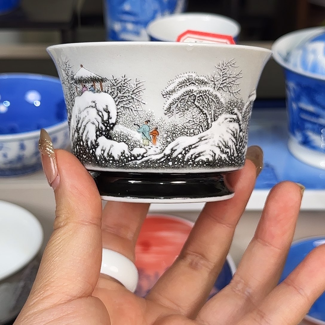 粉彩雪景山水杯杯