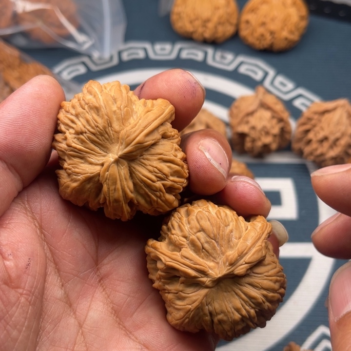 文玩核桃吊坠是****。大牛