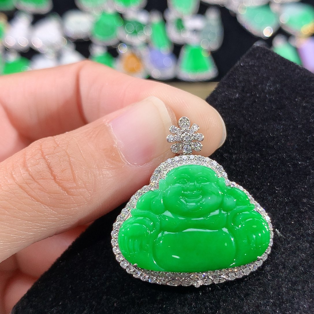 翡翠18K金镶嵌颈饰