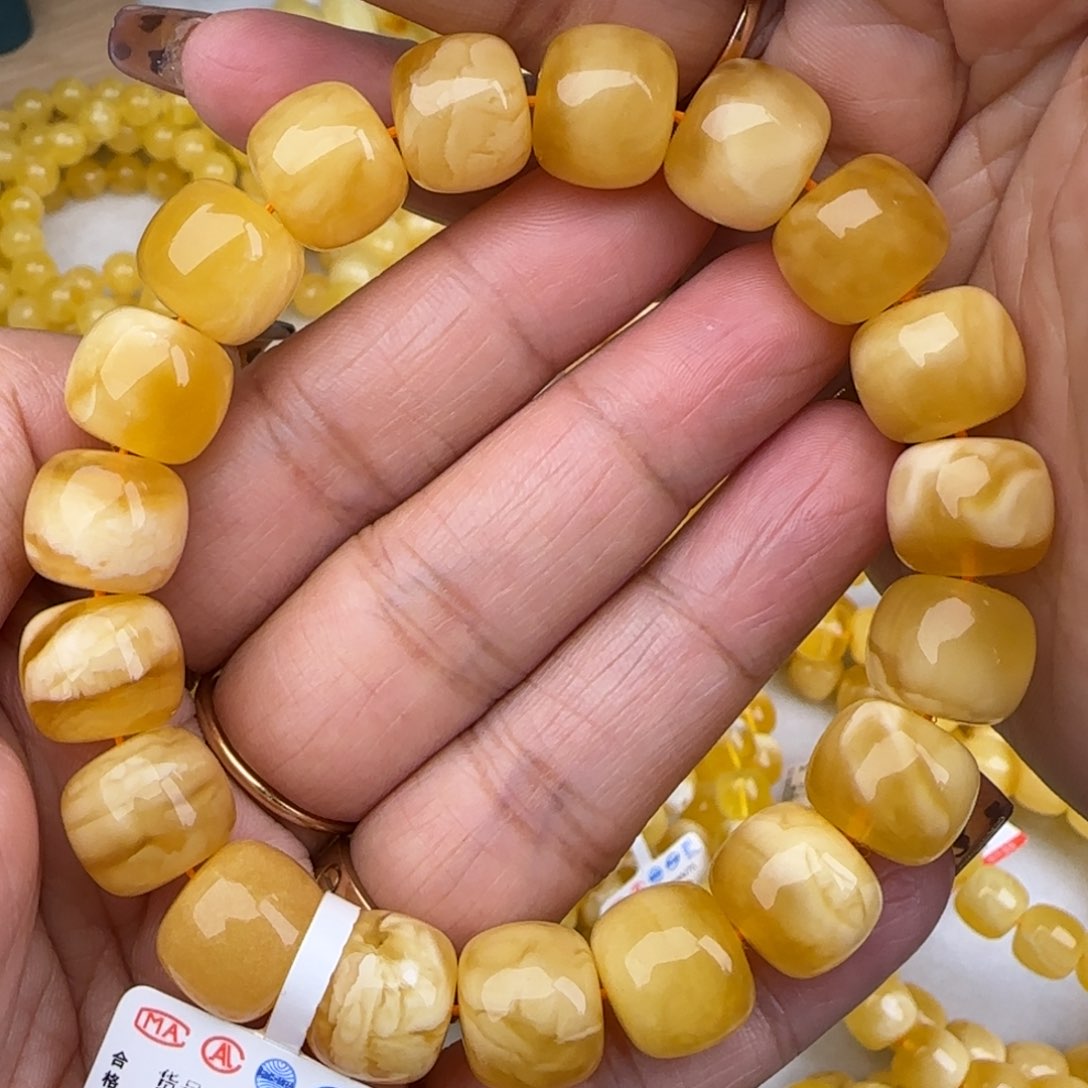蜜蜡手链未镶嵌鸡油黄妖花老型手串