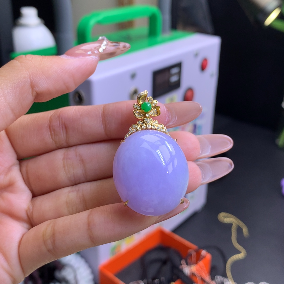 翡翠18K金镶嵌颈饰