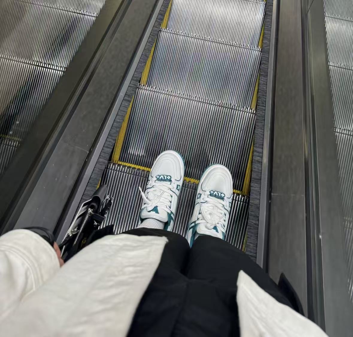 99新 LouisVuitton/路易威登 白青色龙年限定胖丁trainer奢鞋