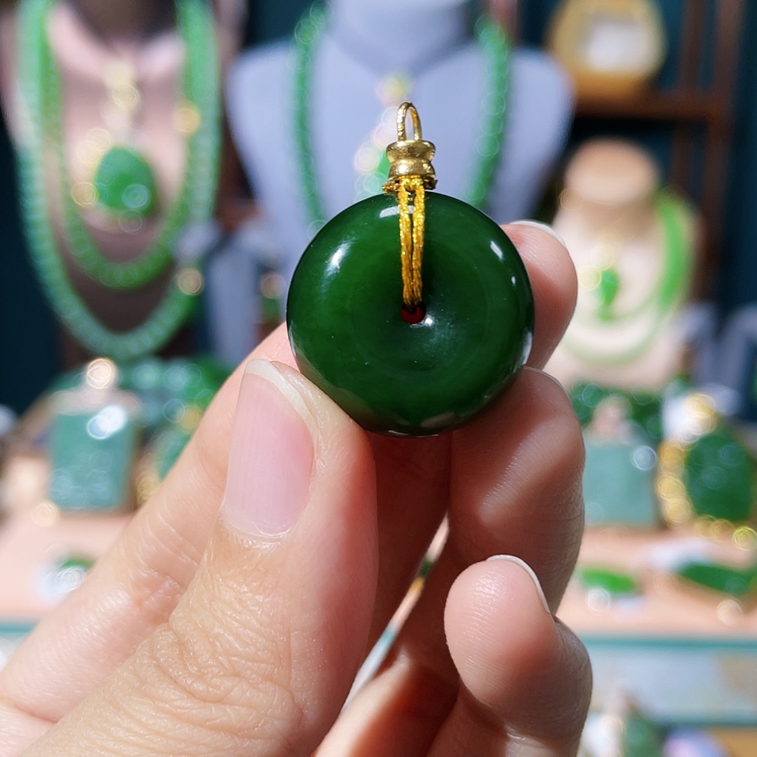 和田玉（碧玉）颈饰18K金镶嵌