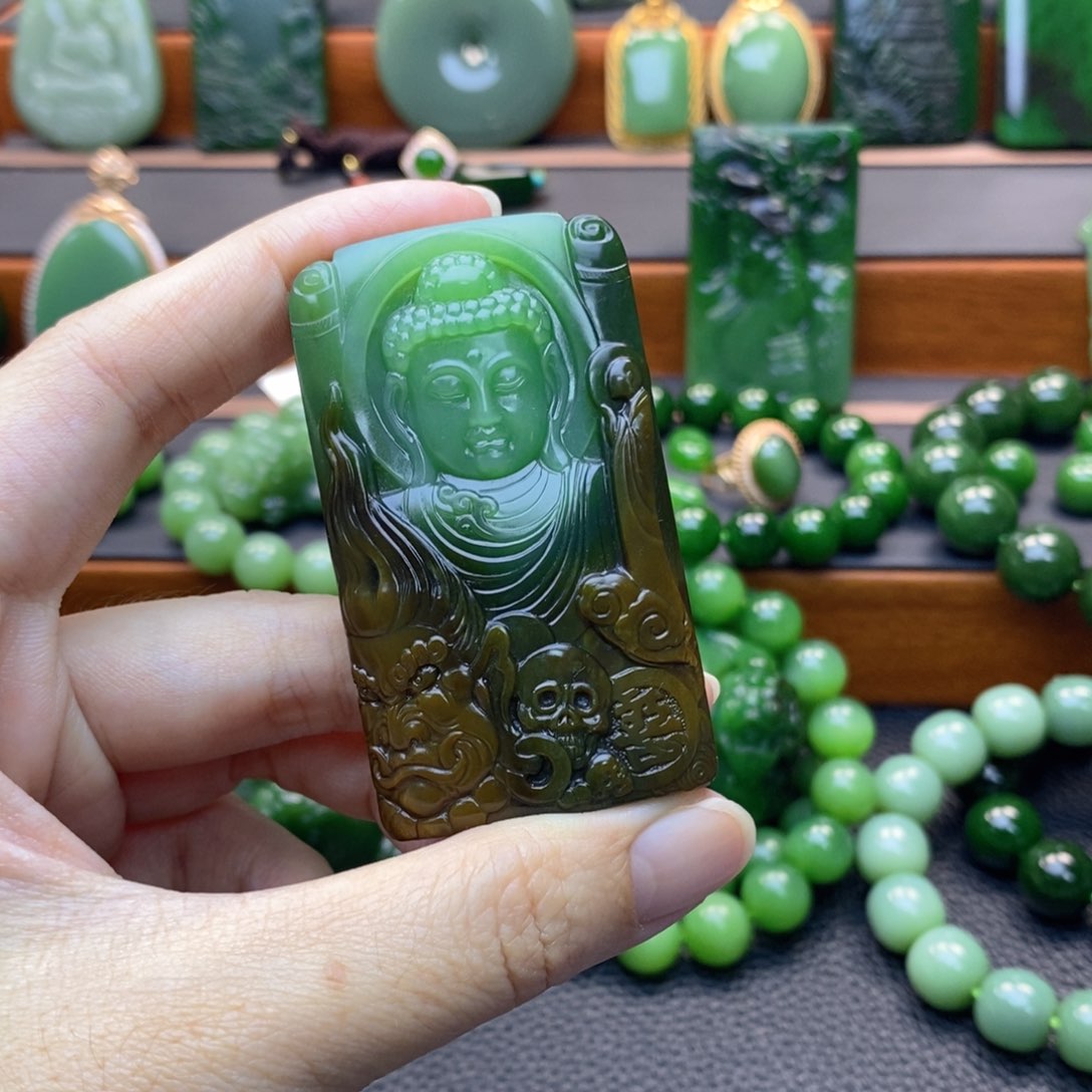 颈饰未镶嵌和田玉（碧玉）满****，一念之间