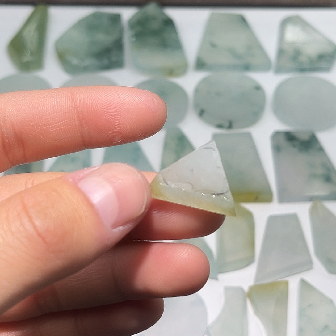 翡翠未镶嵌颈饰6778