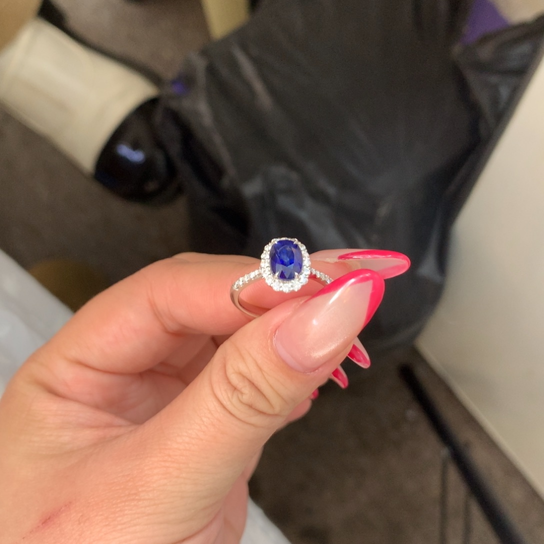 戒指蓝宝石18K金镶嵌蓝宝石戒指