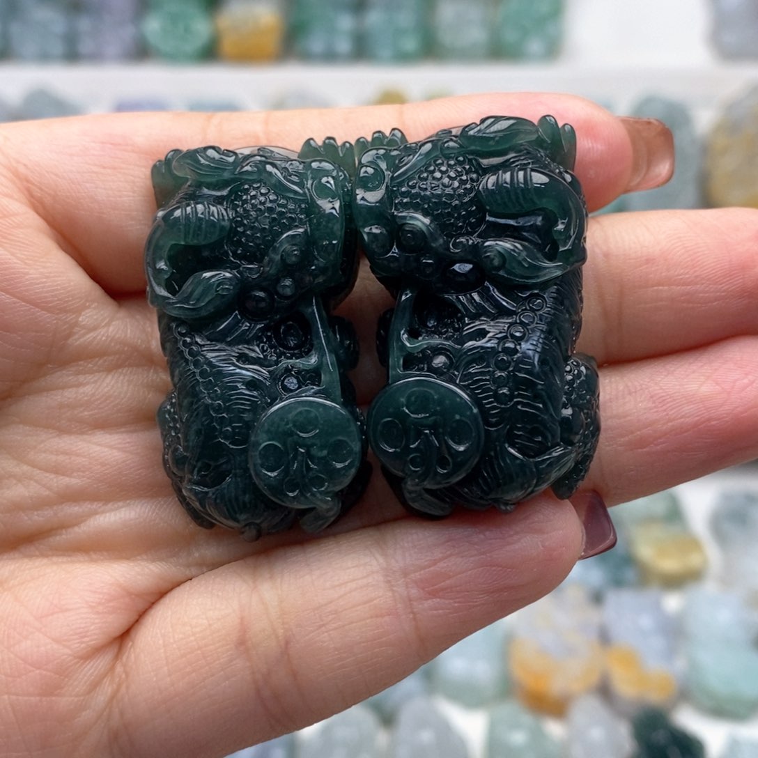 翡翠吊坠(赠链)未镶嵌