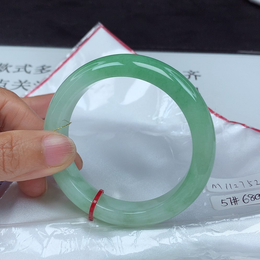 翡翠手镯未镶嵌57圈2752