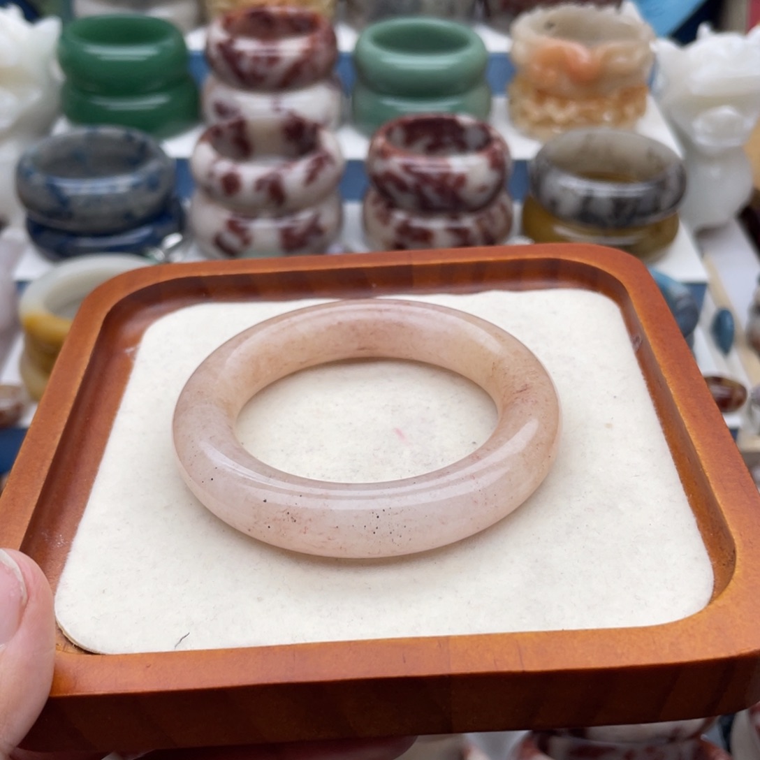 石英质玉（佘太翠）未镶嵌手镯