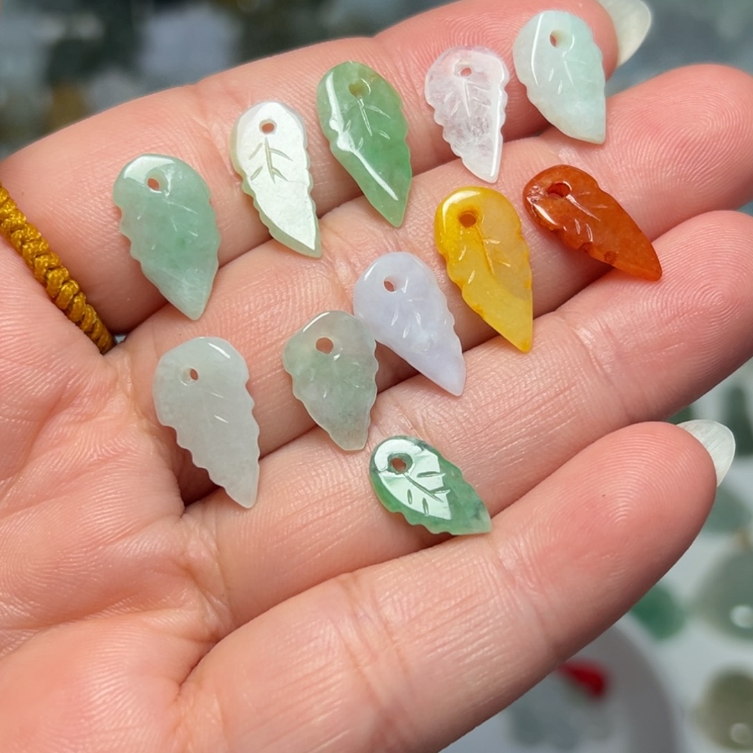 翡翠未镶嵌颈饰叶子11个50块