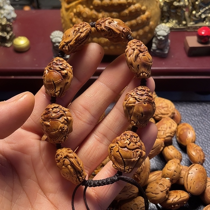 鹤***東大桃核雕刻瑕疵钟馗