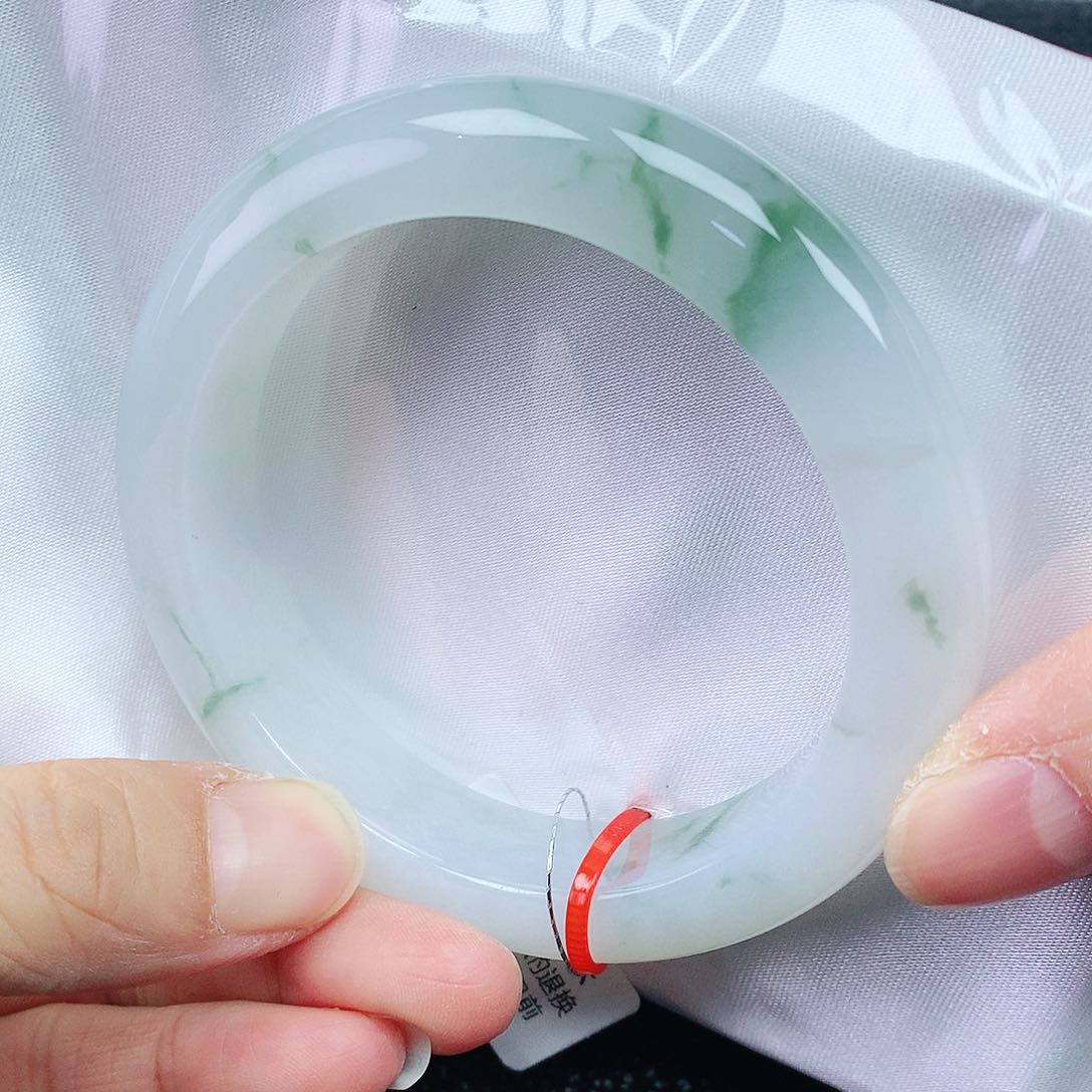 翡翠手镯未镶嵌55圈