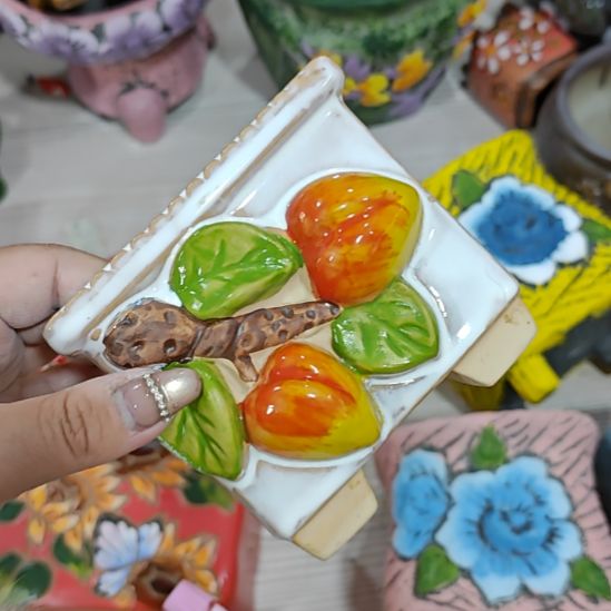 当场凑满15发货，不凑不发，花盆盆口不方不圆有针孔黑点矿点是正常