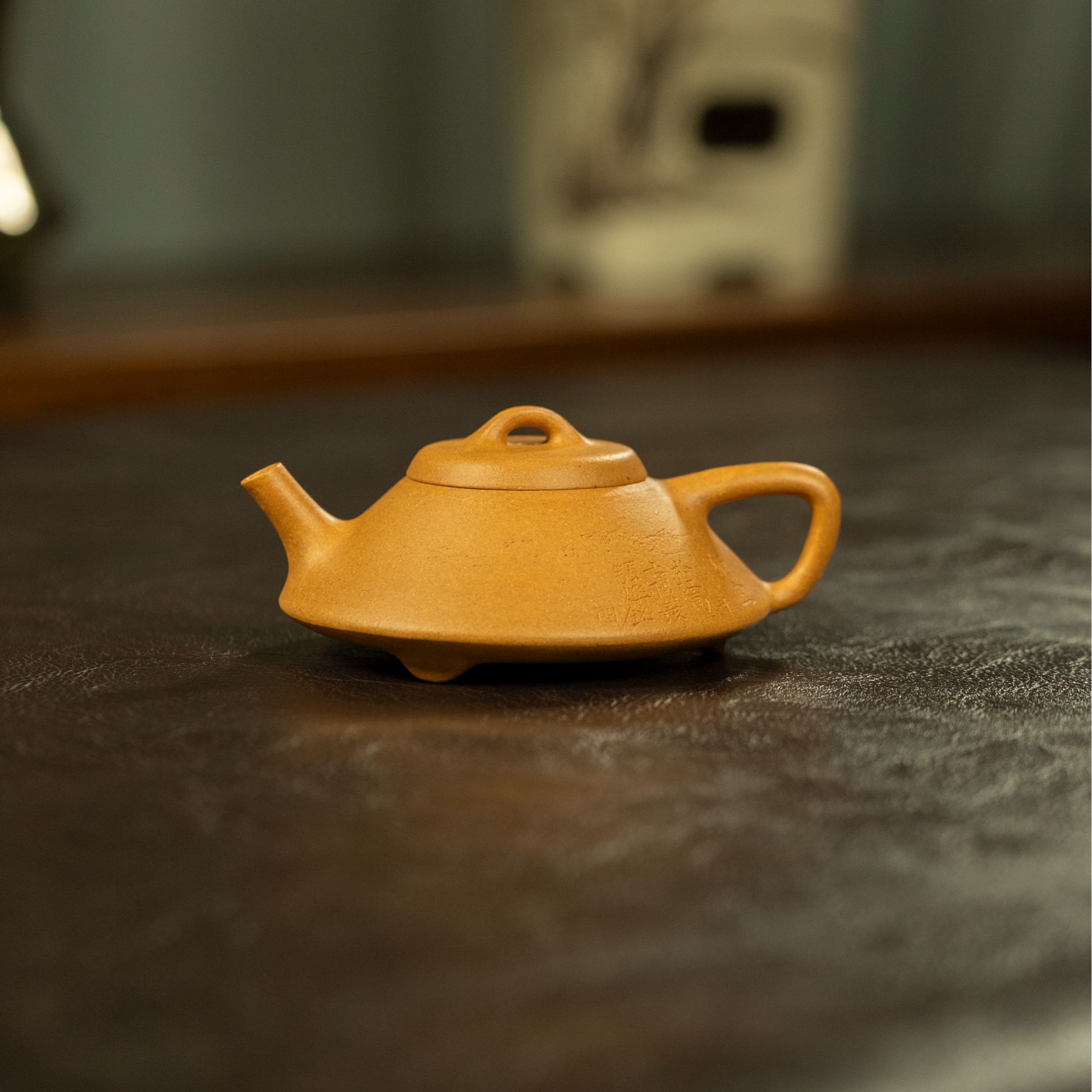 【盾器丨荷瓢】八大山人·鱼 老宕口黄金段  135cc 刻绘原矿宜兴紫砂