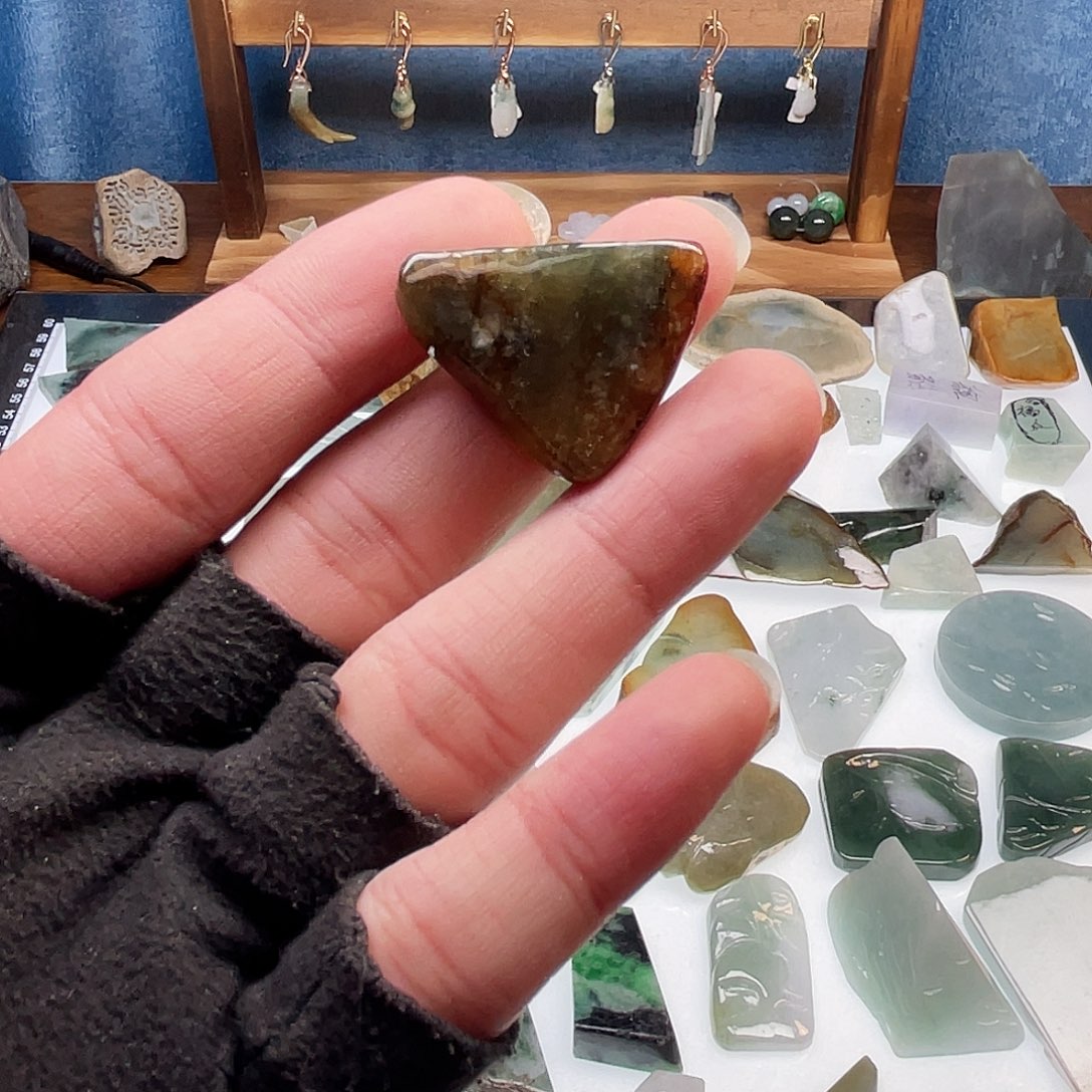 翡翠未镶嵌颈饰缅甸天然A货翡翠随形