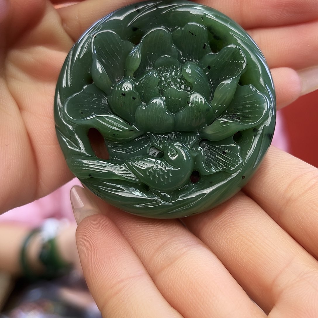 和田玉未镶嵌颈饰静*