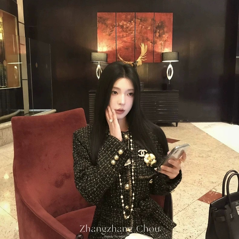 677 小羽 黑色烫金小香外套