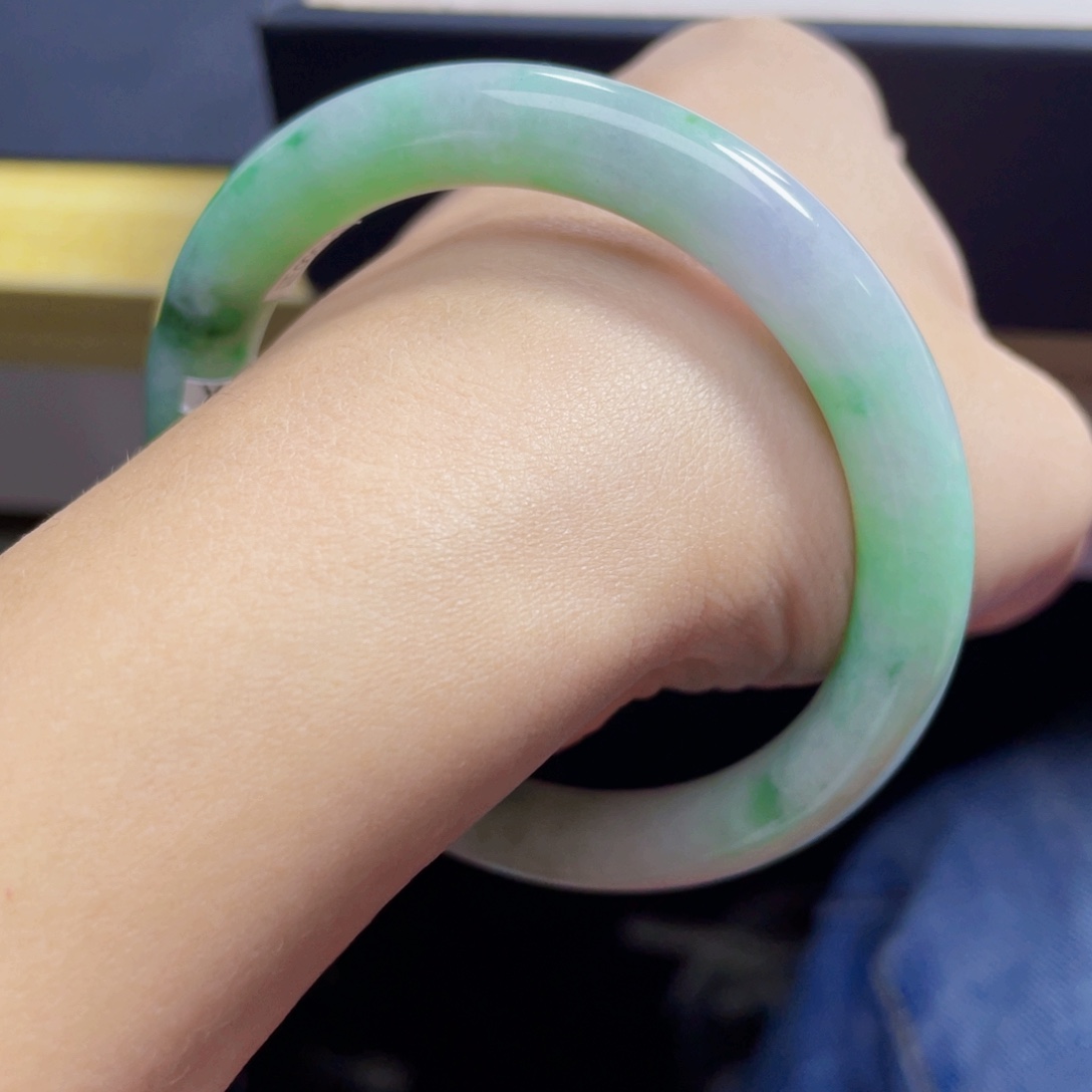 翡翠未镶嵌手镯54.5圆条有纹不退换