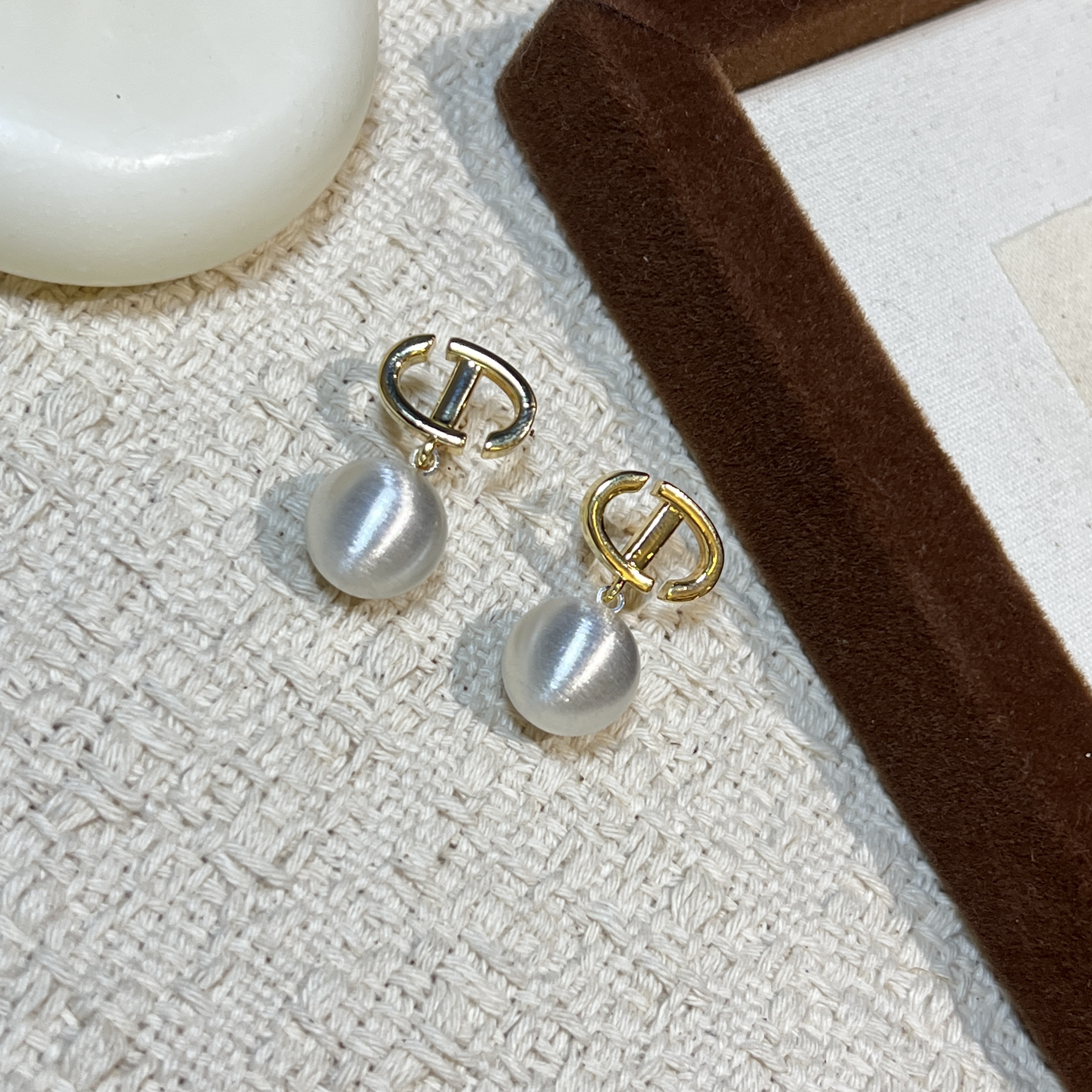 铜合金仿珍珠耳饰 耳饰耳钉法式金色设计感素款金色珍珠轻奢气质