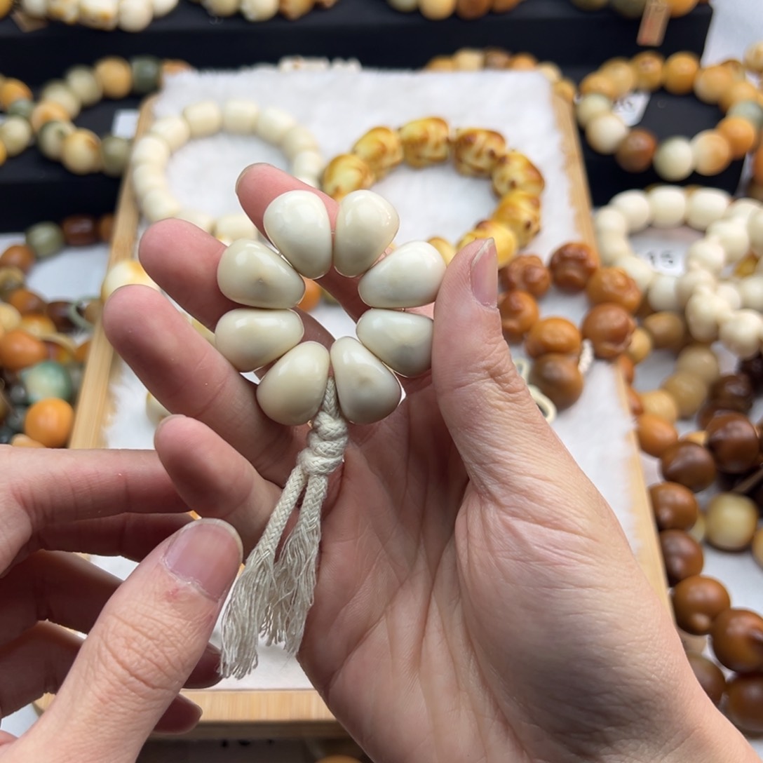 白玉菩提吊坠微瑕