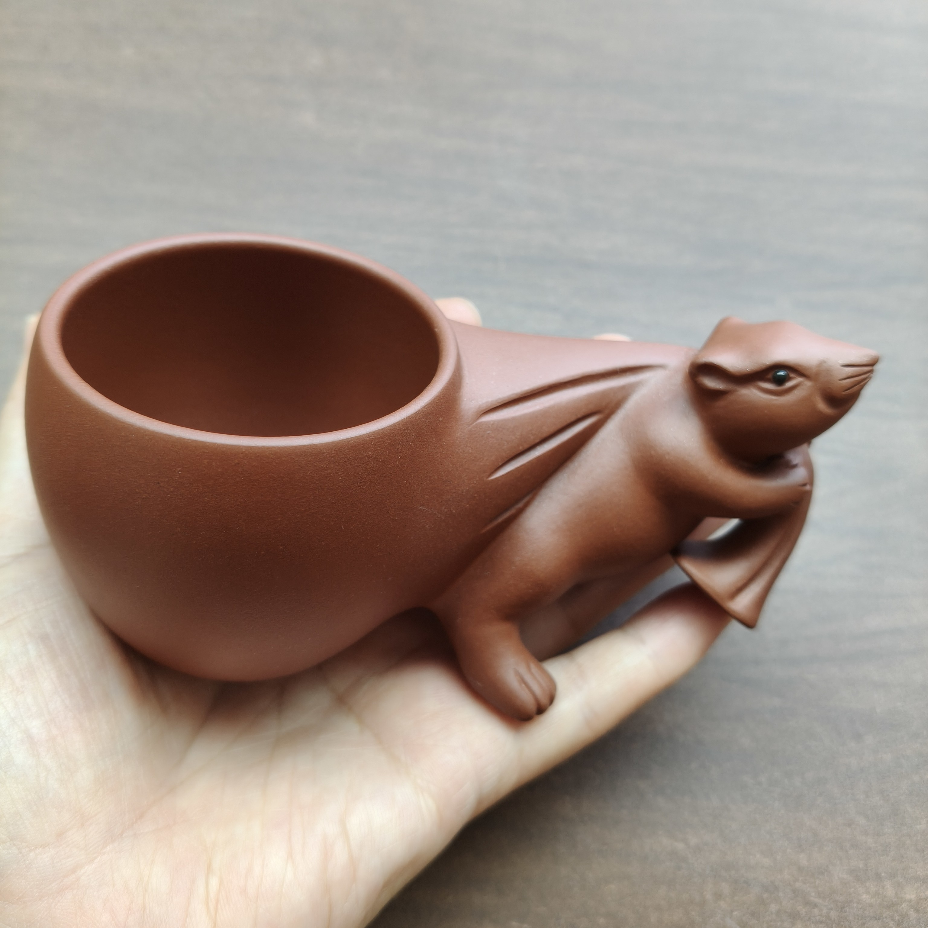 原矿紫砂泥制作的紫泥老鼠杯子