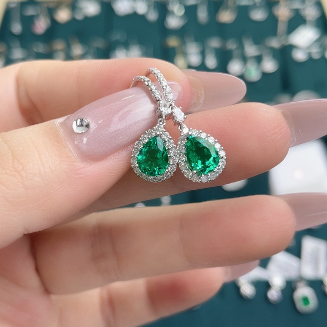 实验室培育钻石铂Pt950镶嵌绿宝水滴耳勾
