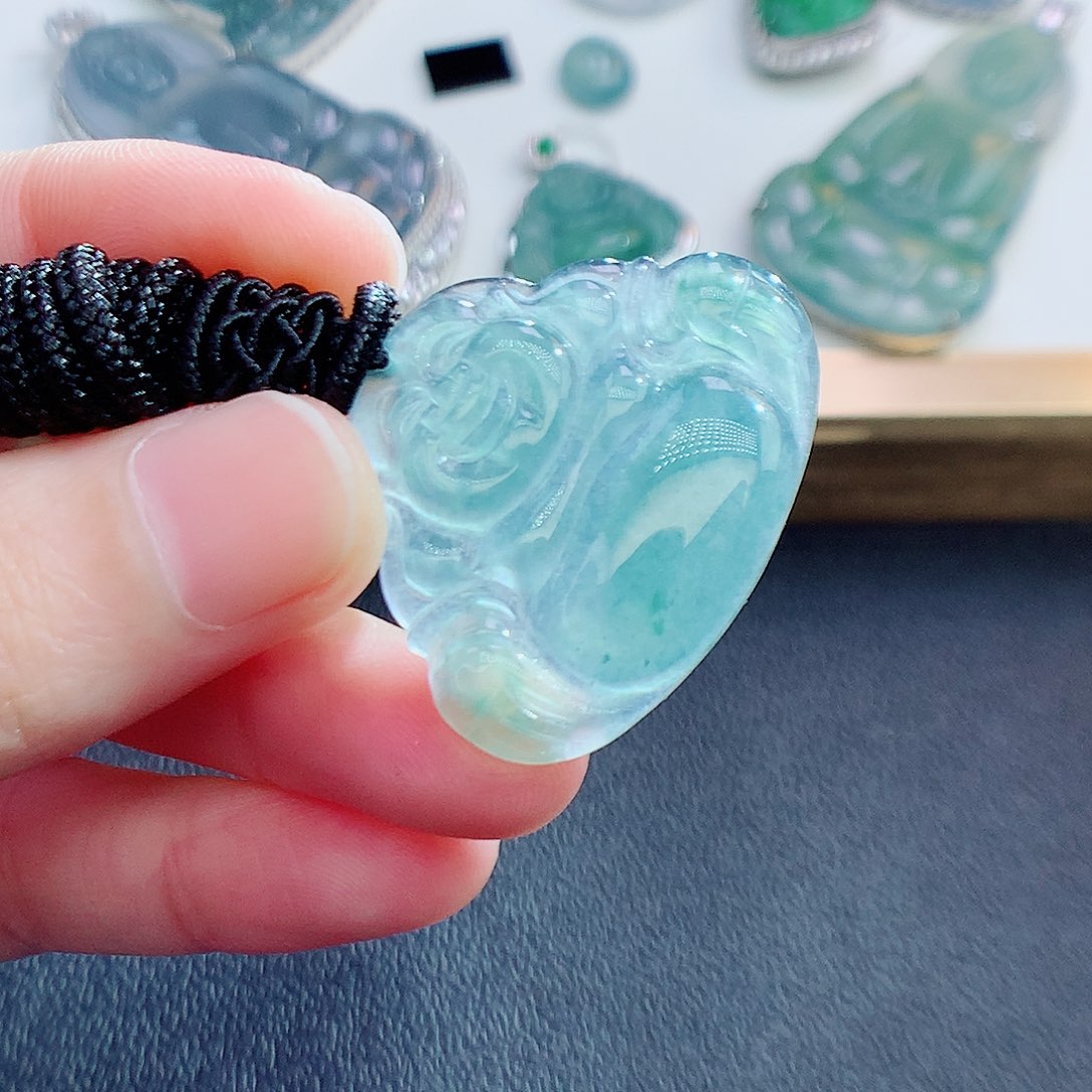 翡翠挂件未镶嵌翡翠