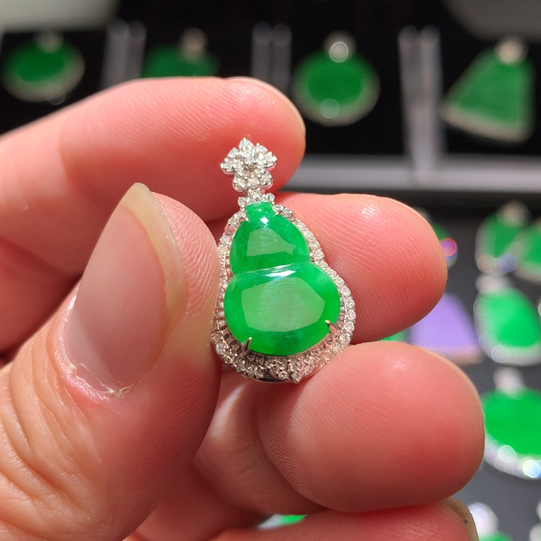 翡翠颈饰18K金镶嵌翡翠