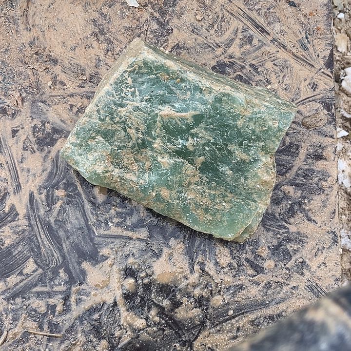 圣***圣蛇纹石玉未镶嵌天然岫玉多样性发一