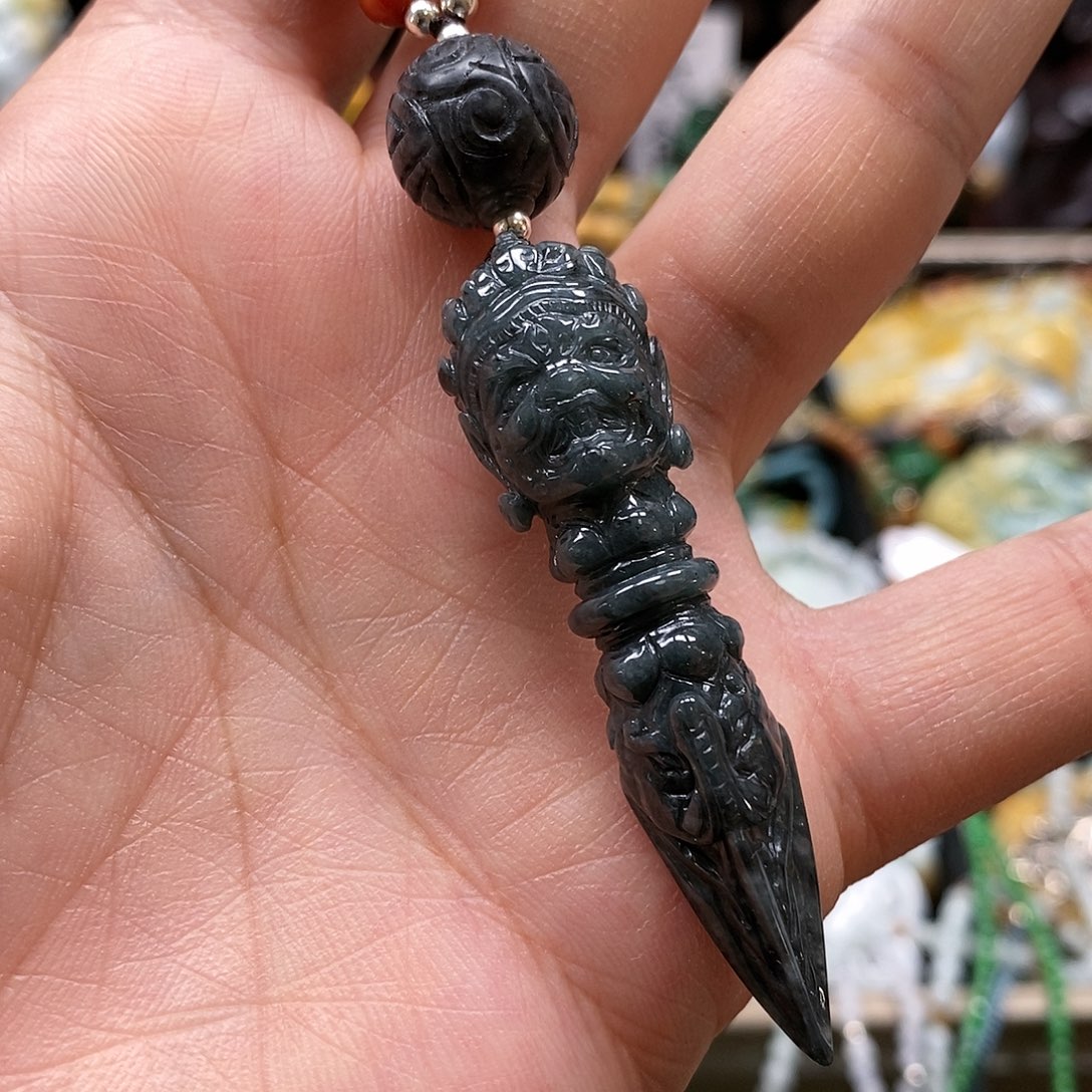 翡翠颈饰未镶嵌翡翠