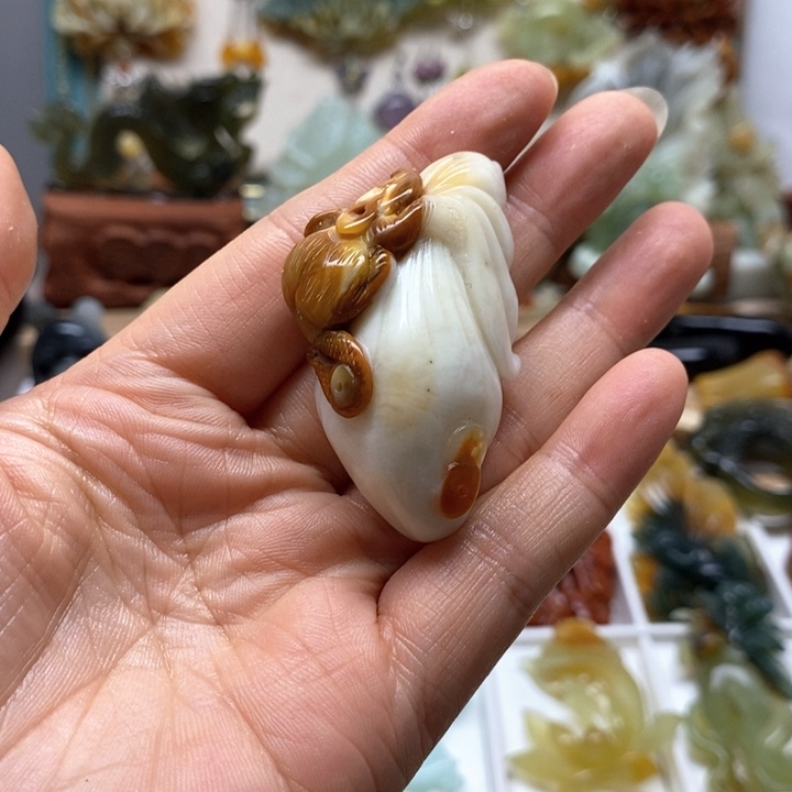 未镶嵌蛇纹石玉颈饰