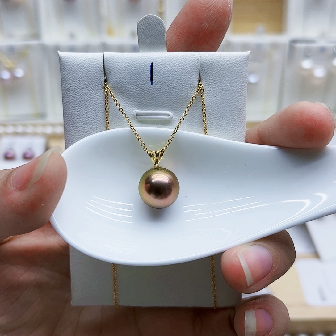 淡水珍珠颈饰18K金镶嵌朵**！