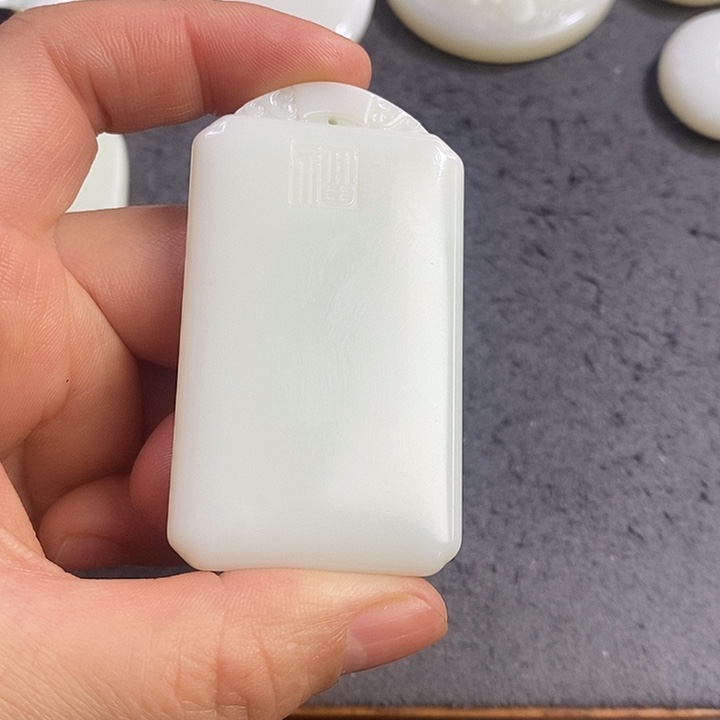 南***西和田玉未镶嵌颈饰