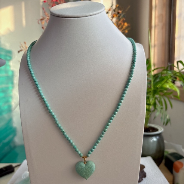 999天然绿松石米珠抽拉18K项链3.7mm左右，爱心约21×19mm